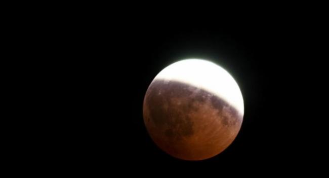 Partial lunar eclipse on Saturday (28)